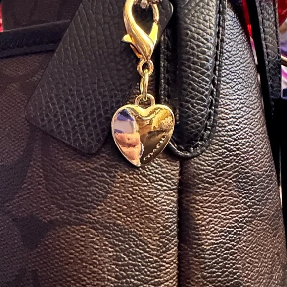 EUC Gold Coach Heart Charm - Picture 1 of 1